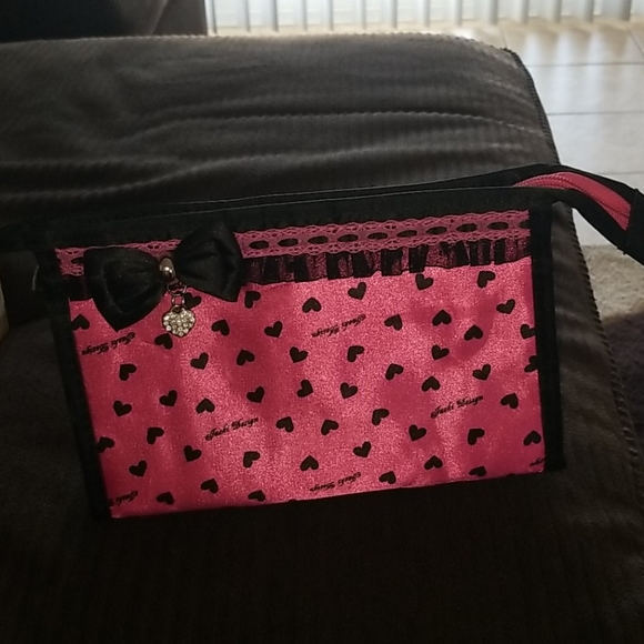 Handbags - Free w bundle Pink n black make up bag w bow